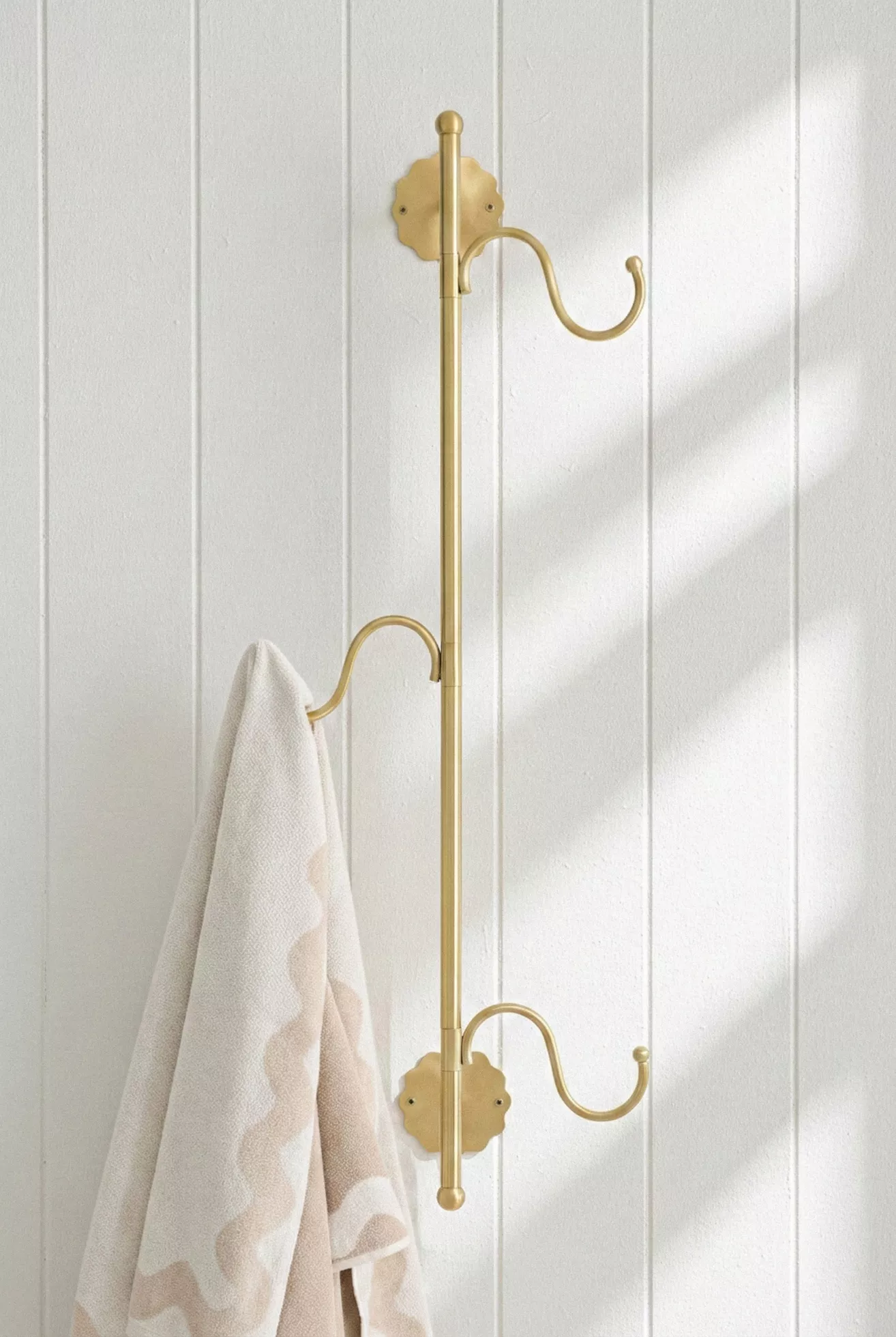 Wiggle Scalloped Brass Swivel Hook Rack