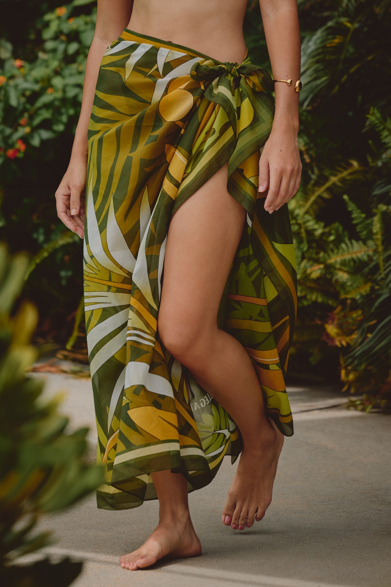 Elegancia Tropical Silk Blend Sarong