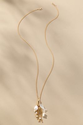 Delicate Pearl Pendant Necklace