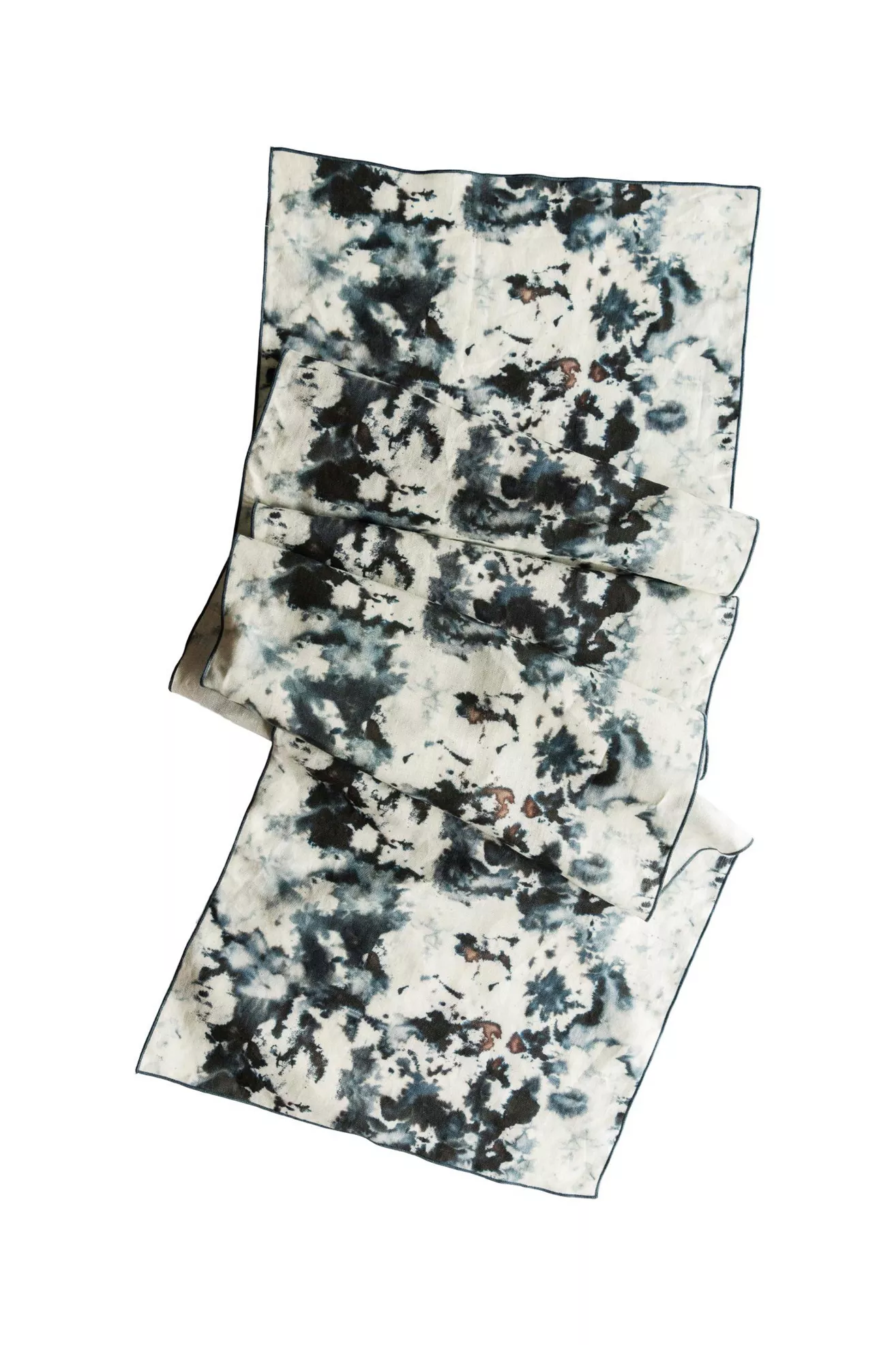 Goldie Home Linen Marble Print Table Runner - thumbnail 2