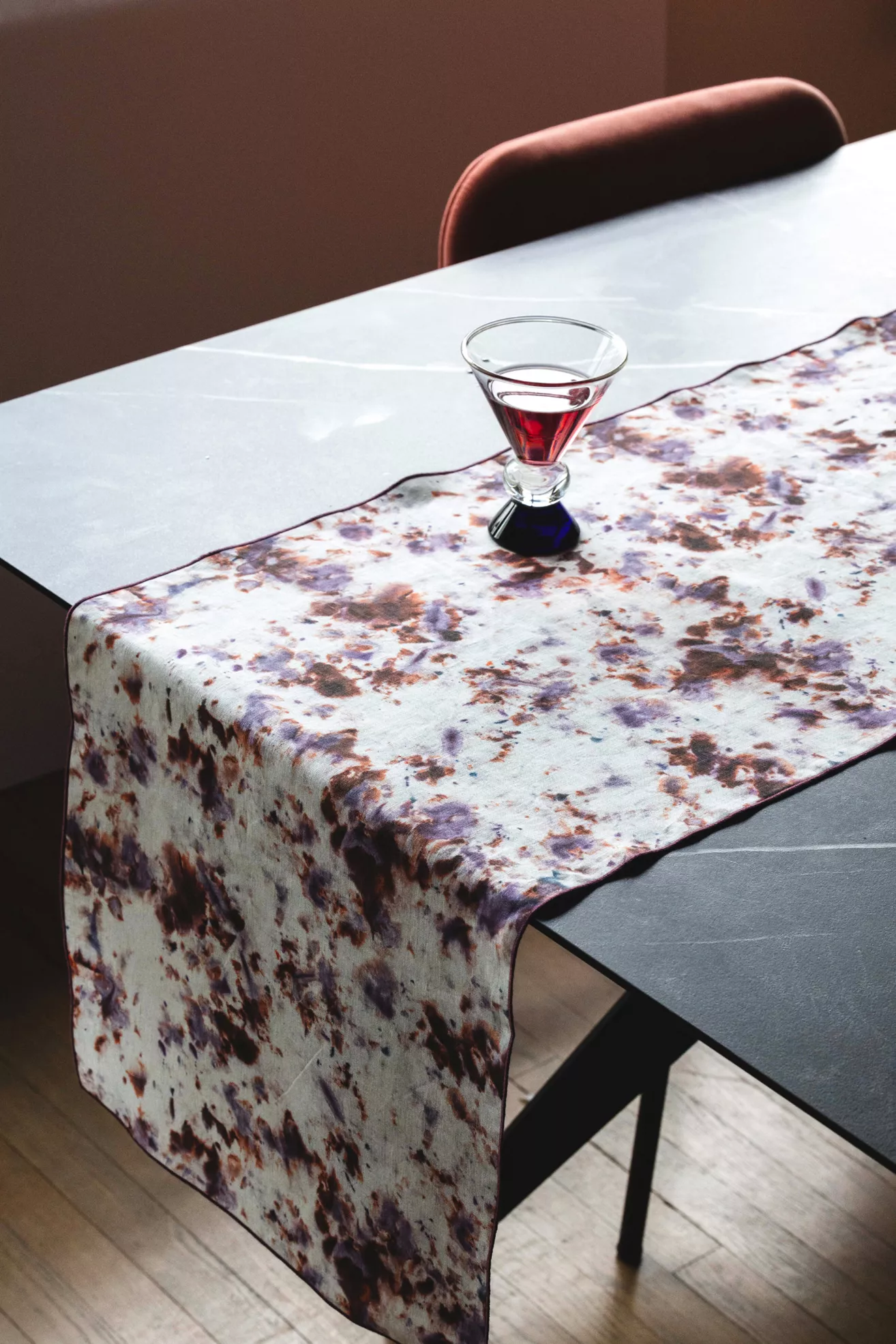 Goldie Home Linen Marble Print Table Runner - thumbnail 5