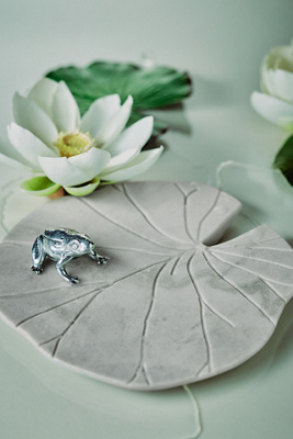 Lily Pad Marble Cheeseboard