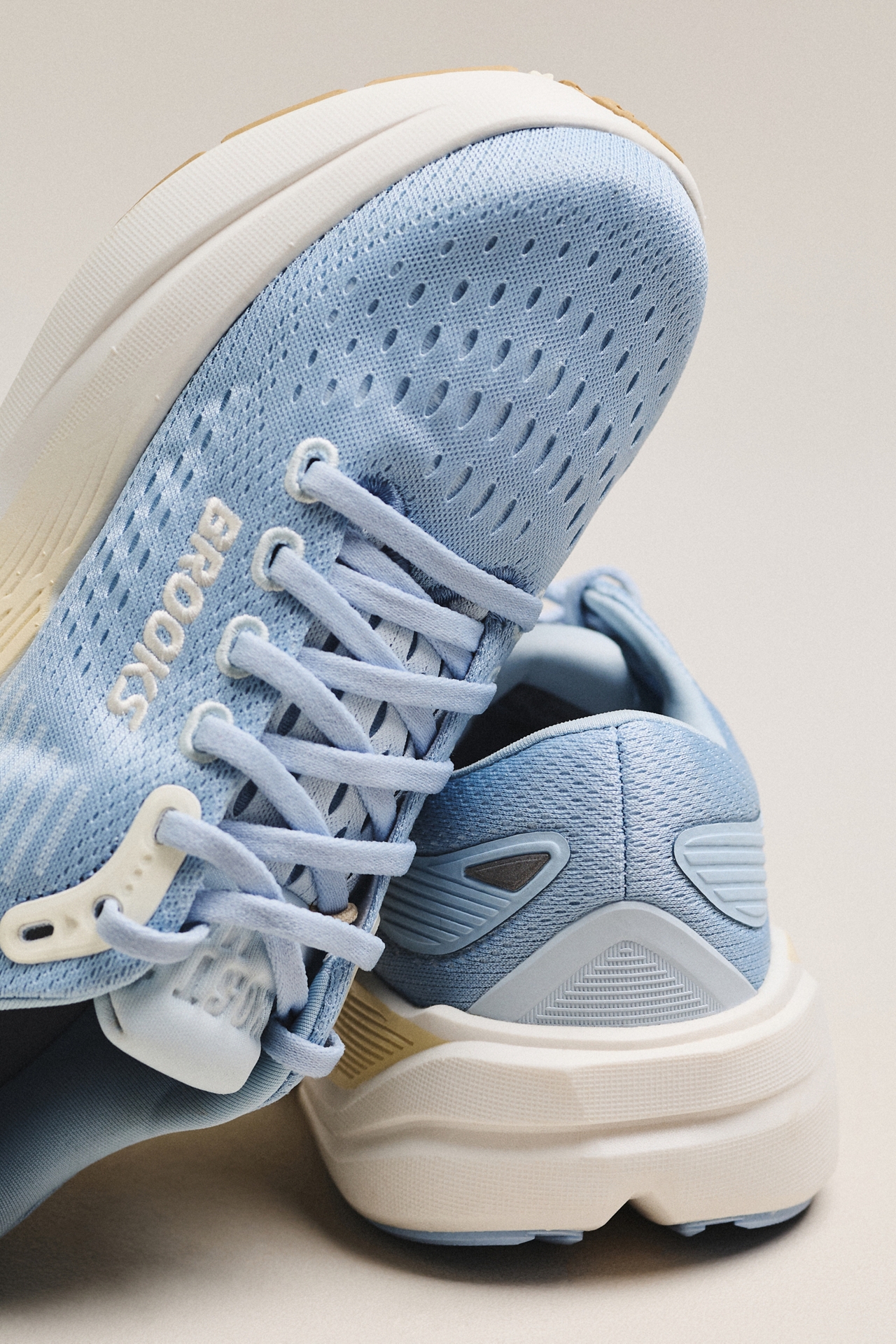 Brooks Ghost Max 3 Sneakers