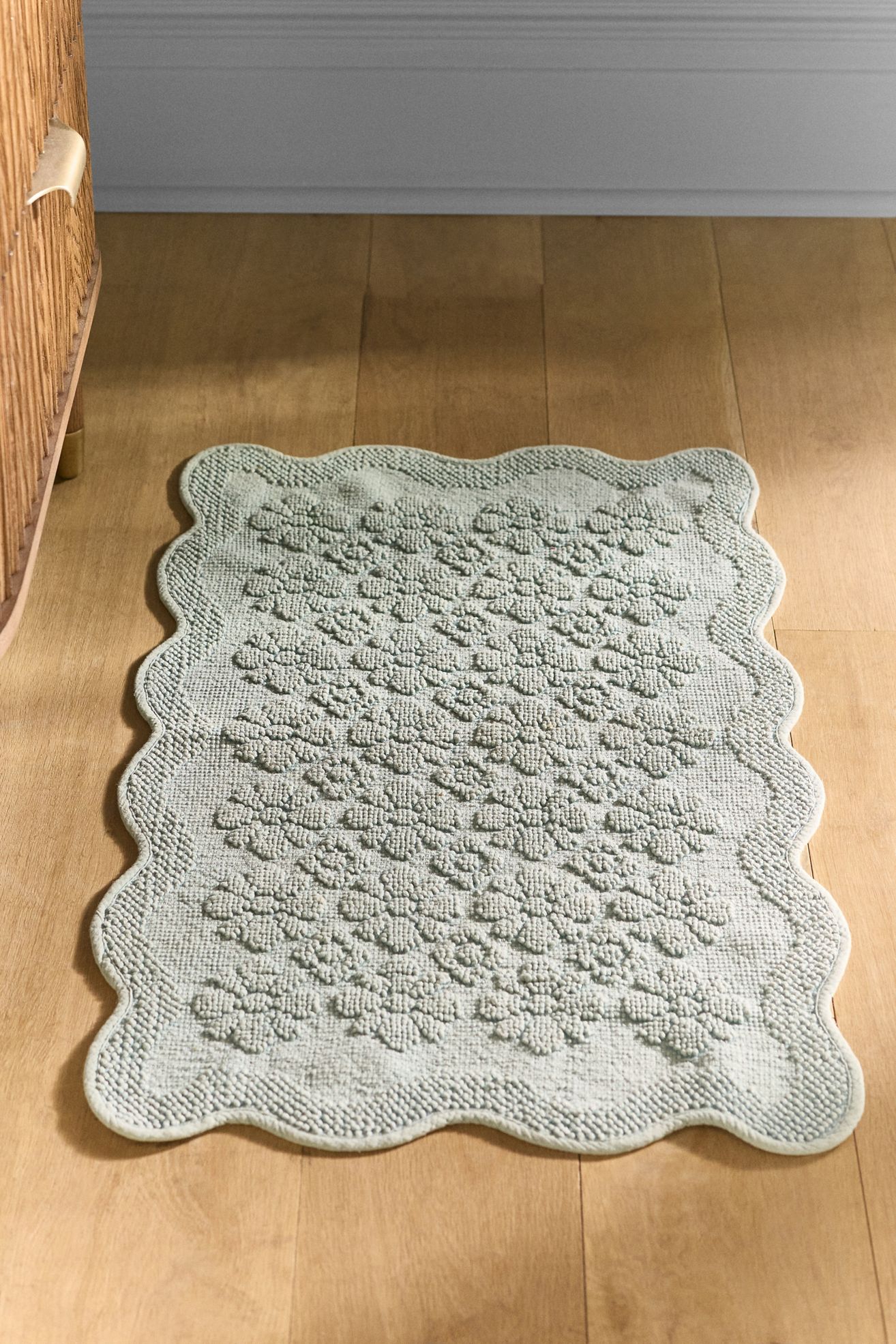 Benni Hand-Woven Floral Wavy Border Bathmat - Blue, Shaped