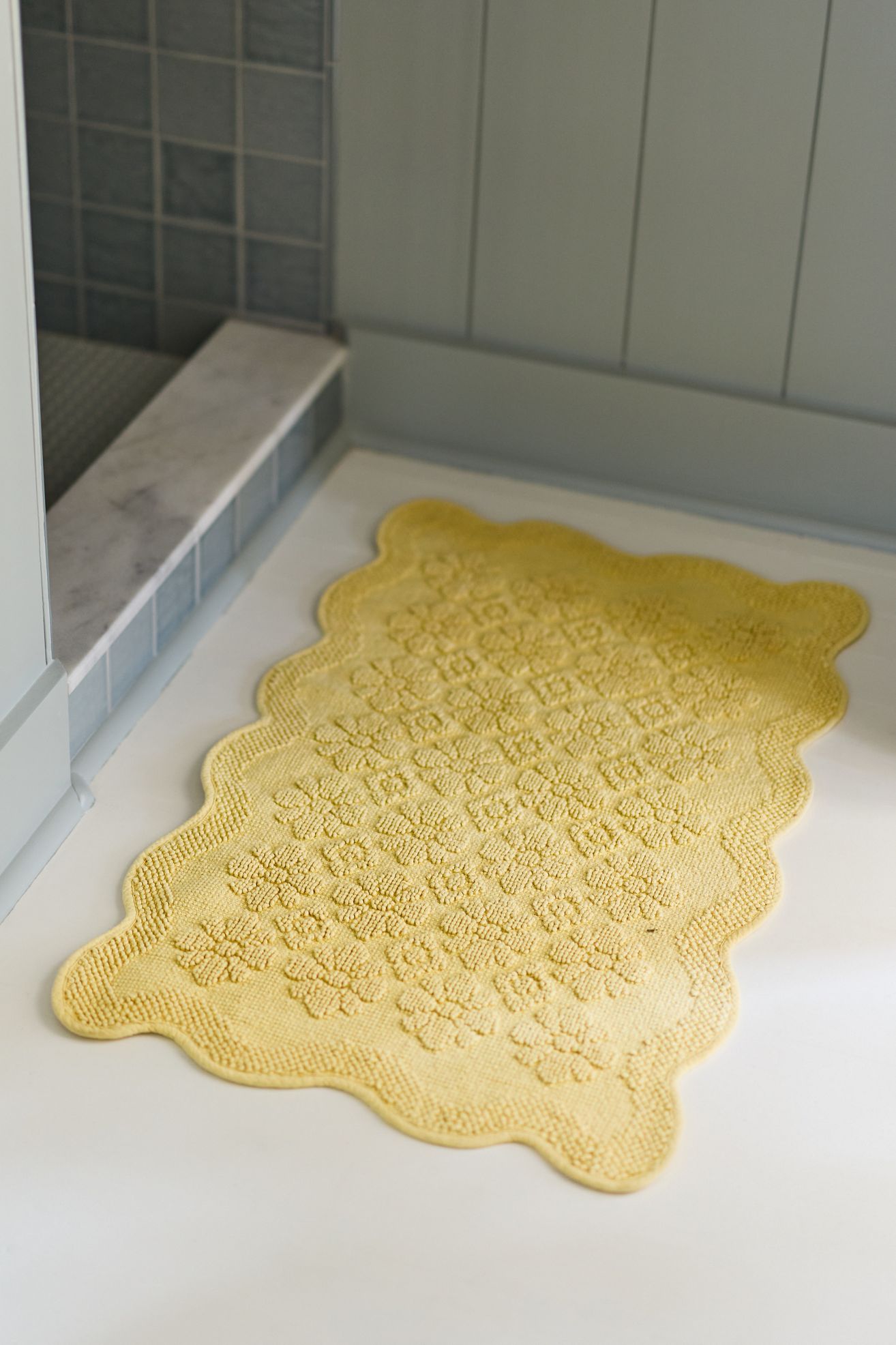 Benni Hand-Woven Floral Wavy Border Bathmat - Yellow, Shaped