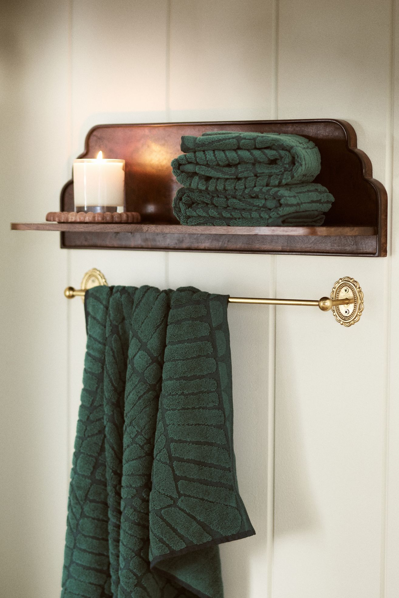 Louisa Scalloped Towel Bar - Antique Brass, One Size