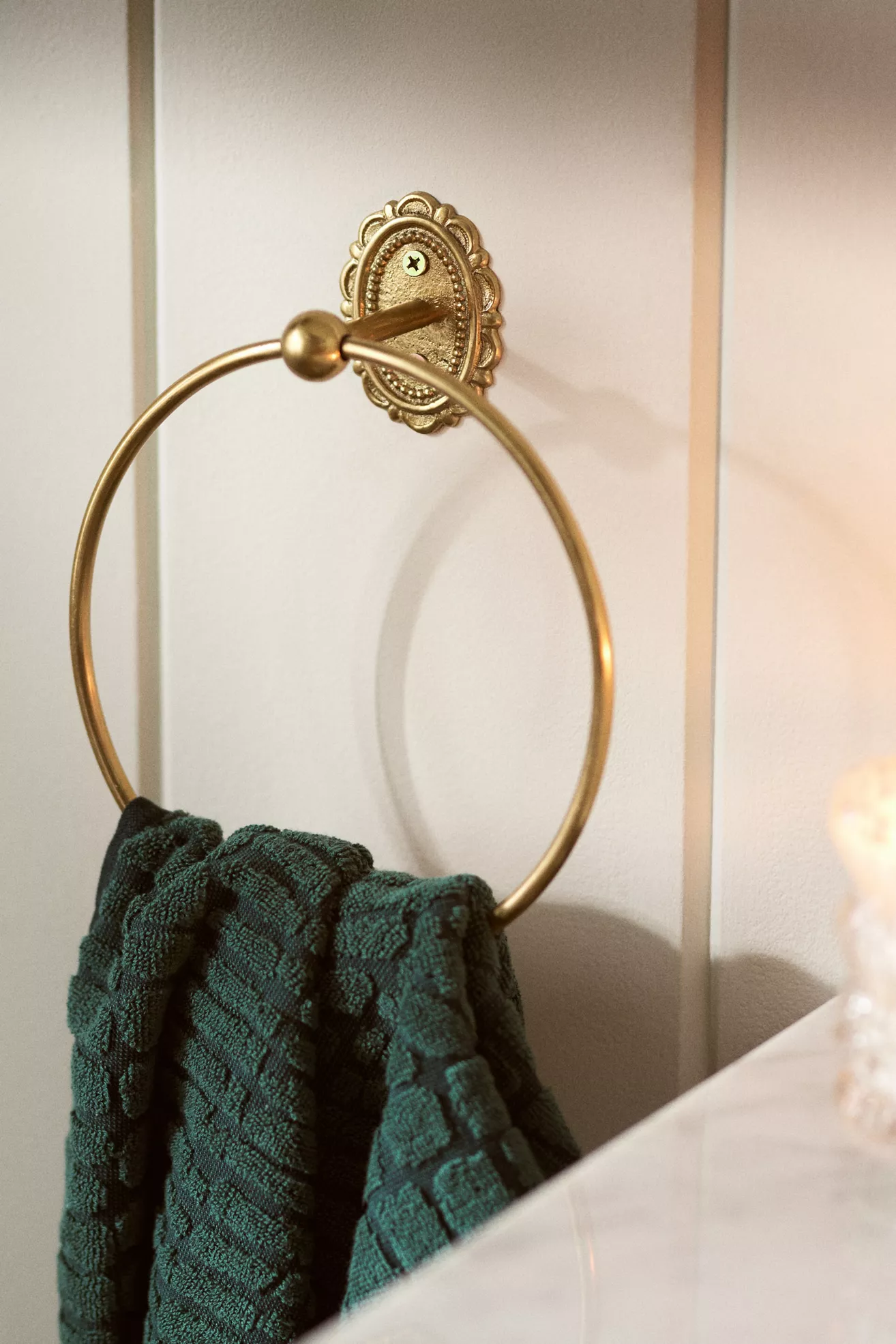 Louisa Scalloped Towel Ring - thumbnail 2