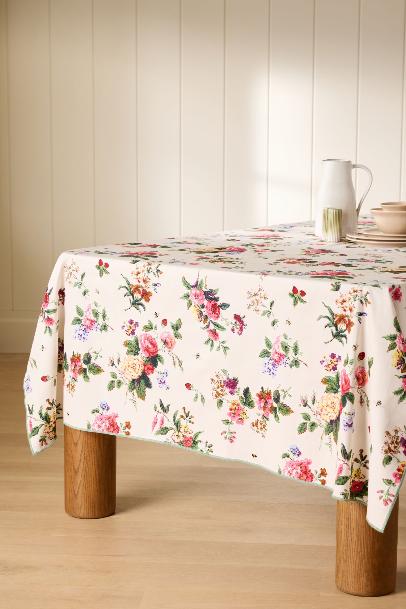 Camille Tablecloth - Red, One Size