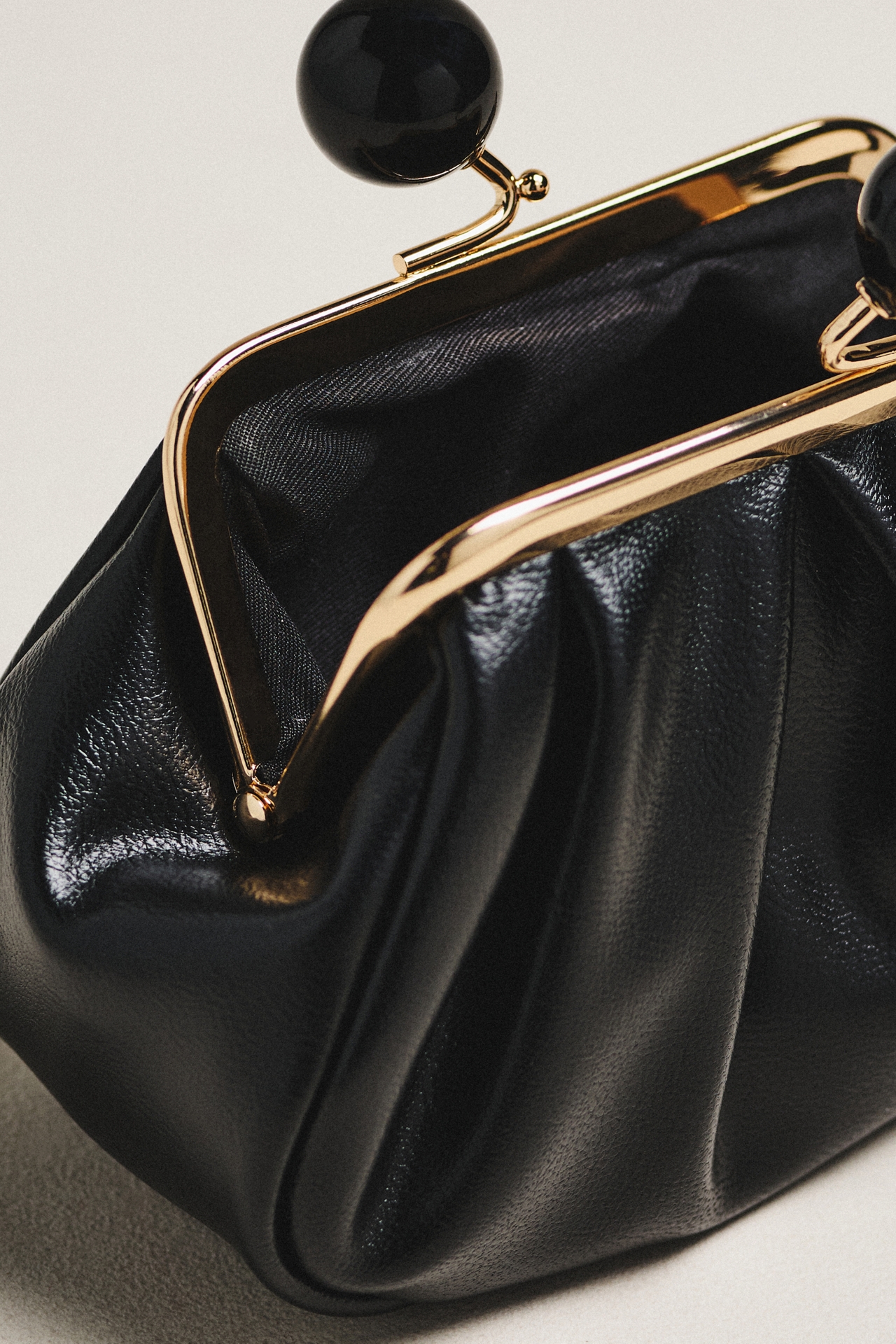 Shiny Textured Kiss-Lock Bauble Coin Purse