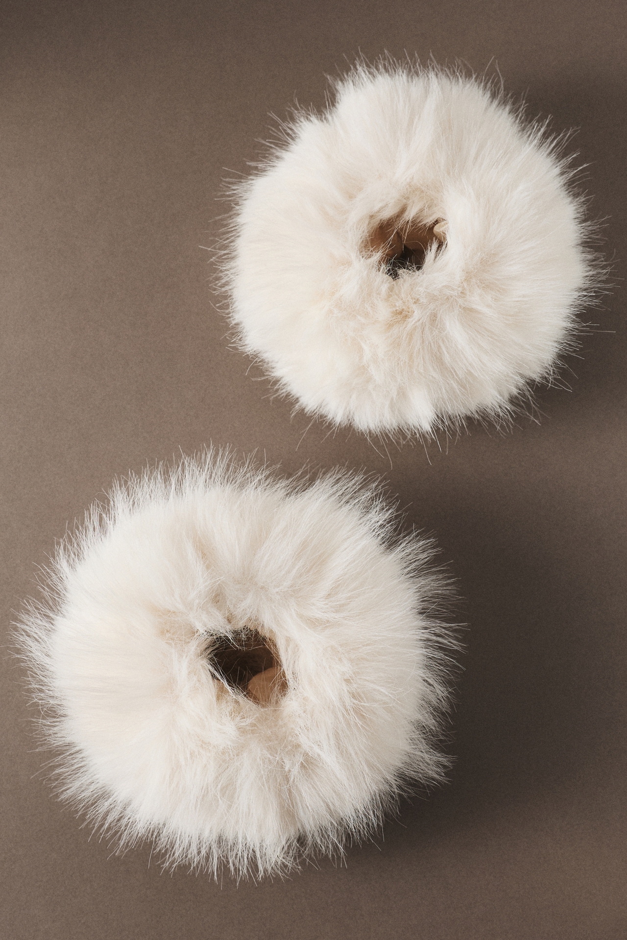 APPARIS Val Faux Fur Cuffs