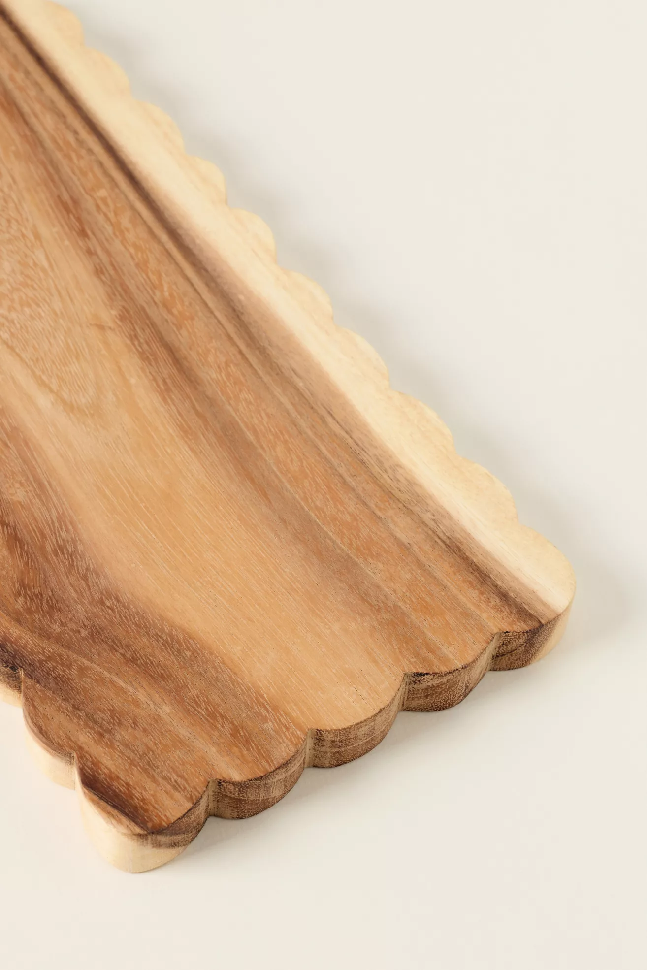 Scalloped Wood Cheeseboard - thumbnail 6