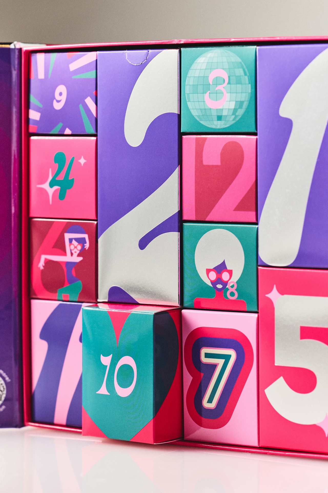Le Mini Macaron 12 Days of Nails Advent Calendar