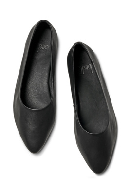 Beek Swoop Ballet Flats In Black
