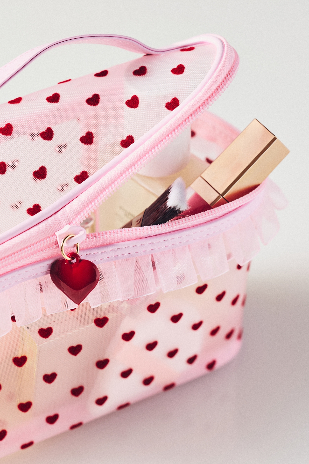 Mesh Hearts Train Case