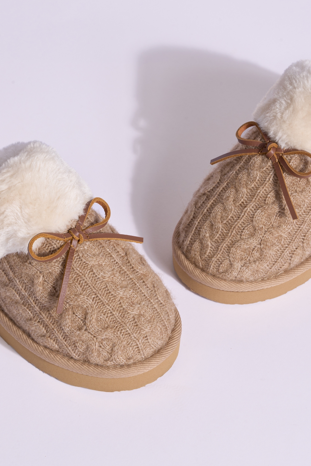 Minnetonka Flurry Bow Scuff Slide Slippers