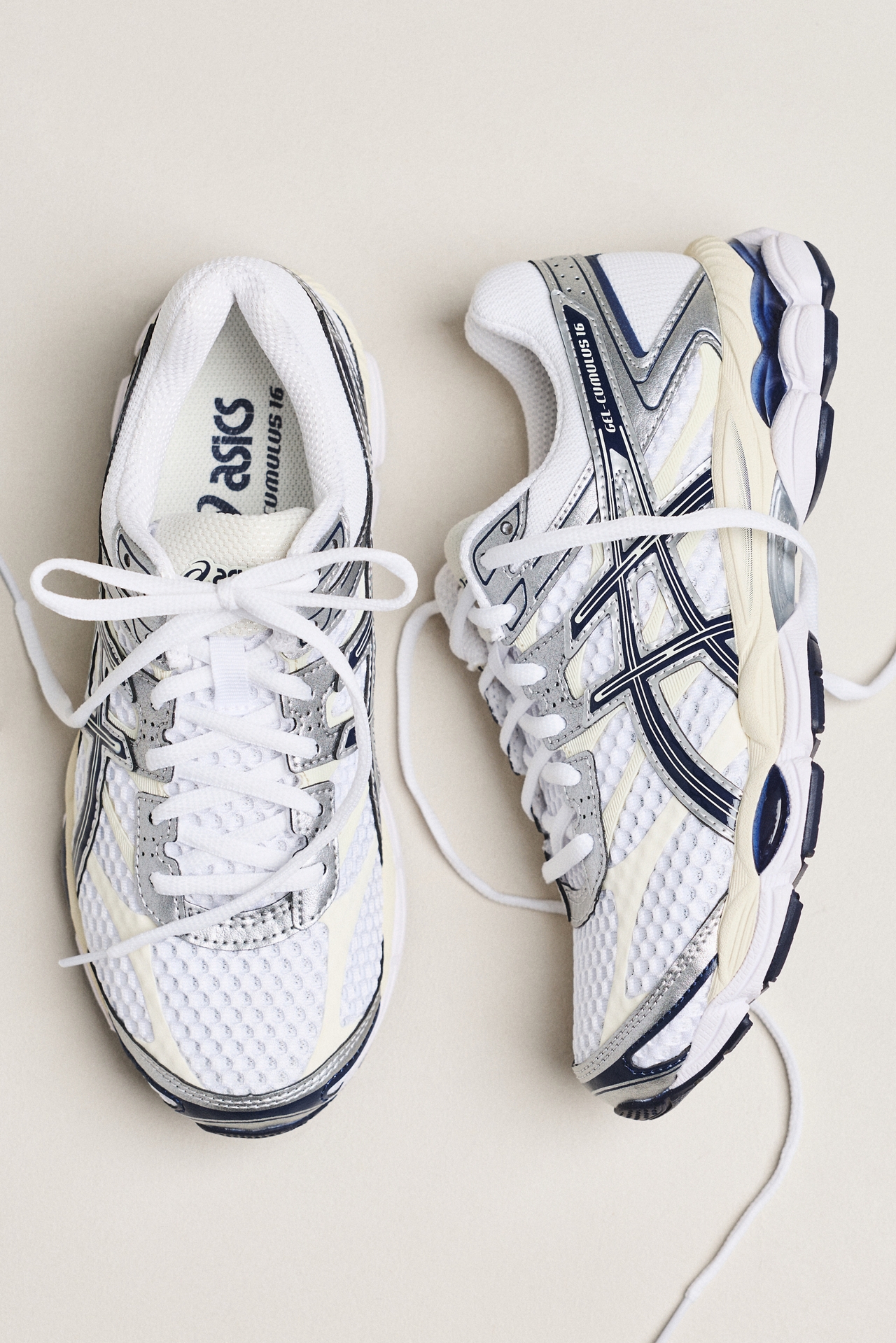 ASICS Gel-Cumulus 16 Sneakers