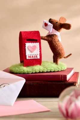 Love Letter Dog Felt Critter Scene