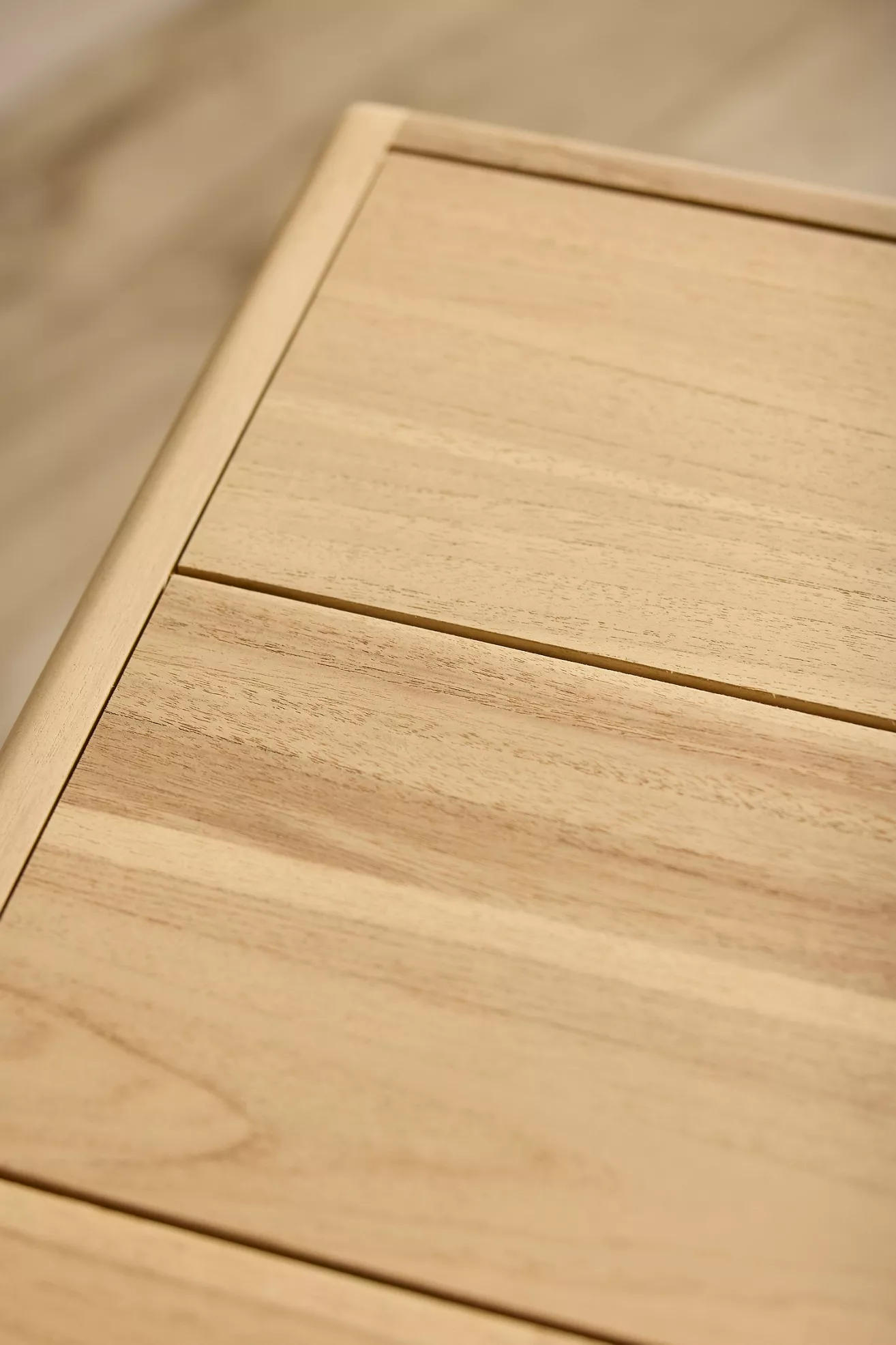 Edge and seam of tabletop