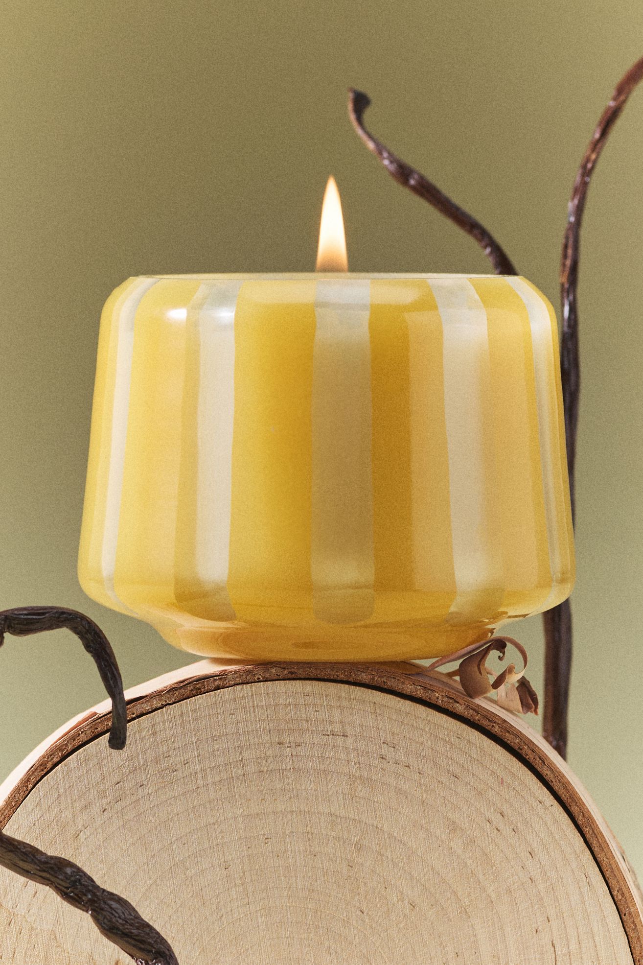 The Gather Candle by Anthropologie: Gourmand Vanilla & White Cedar - Vanilla & White Cedar