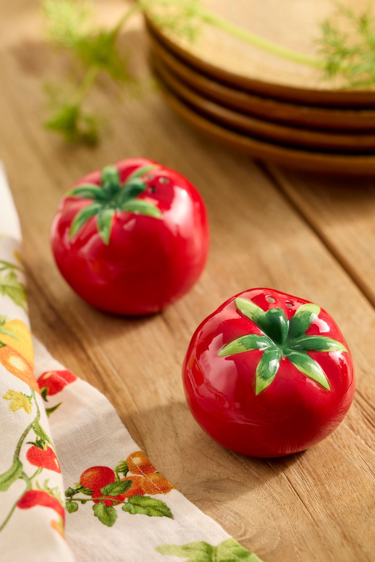 Tomato Salt + Pepper Shakers - Red, One Size