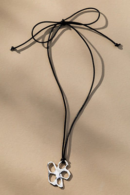 Yam Met Flower Necklace In Silver