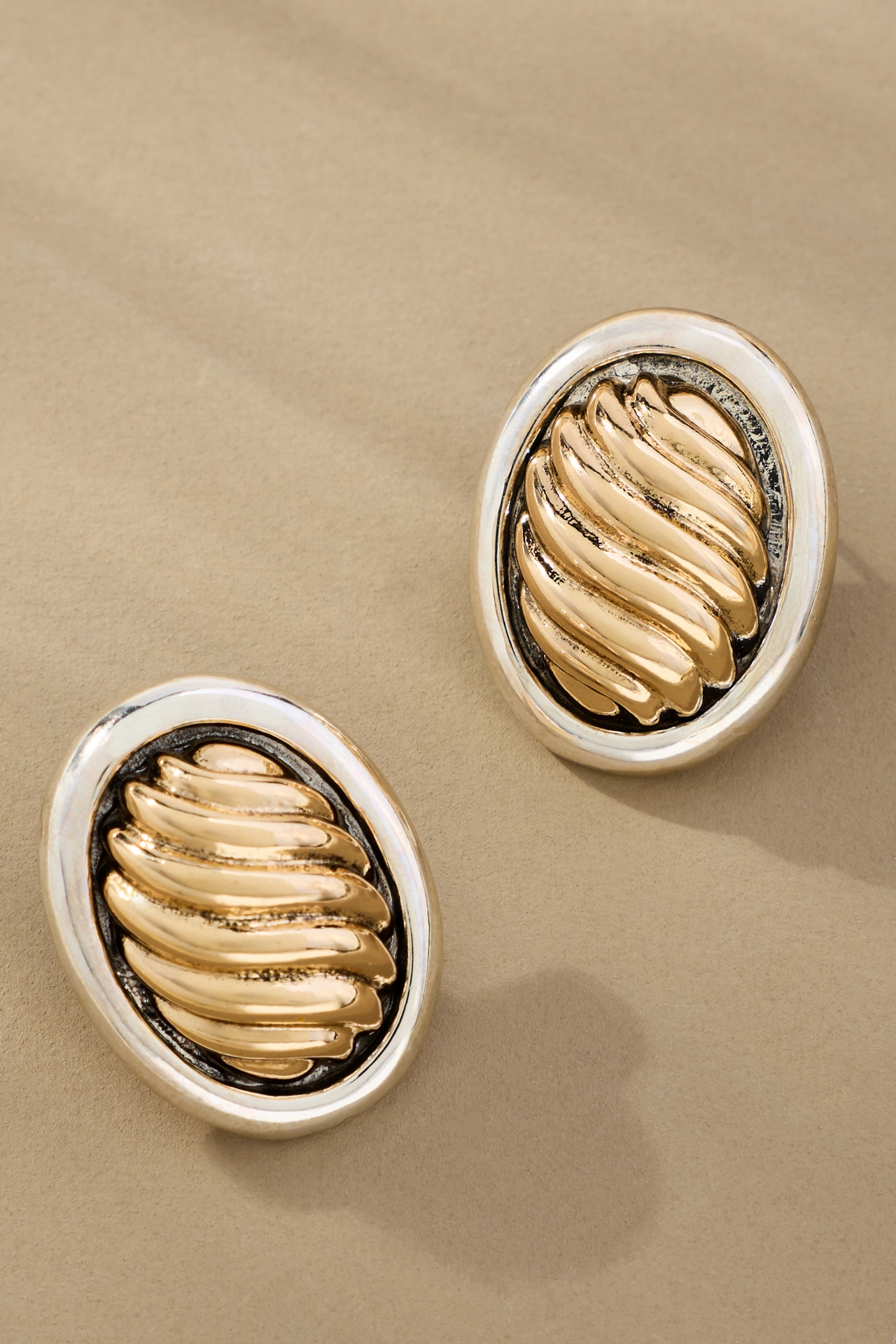 Two-Tone Wavy Circular Earrings