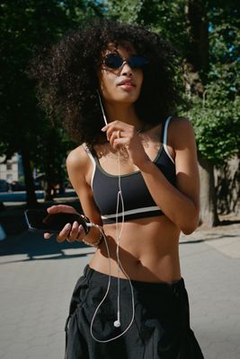 Elite Eyewear Frameless Oval Sunglasses