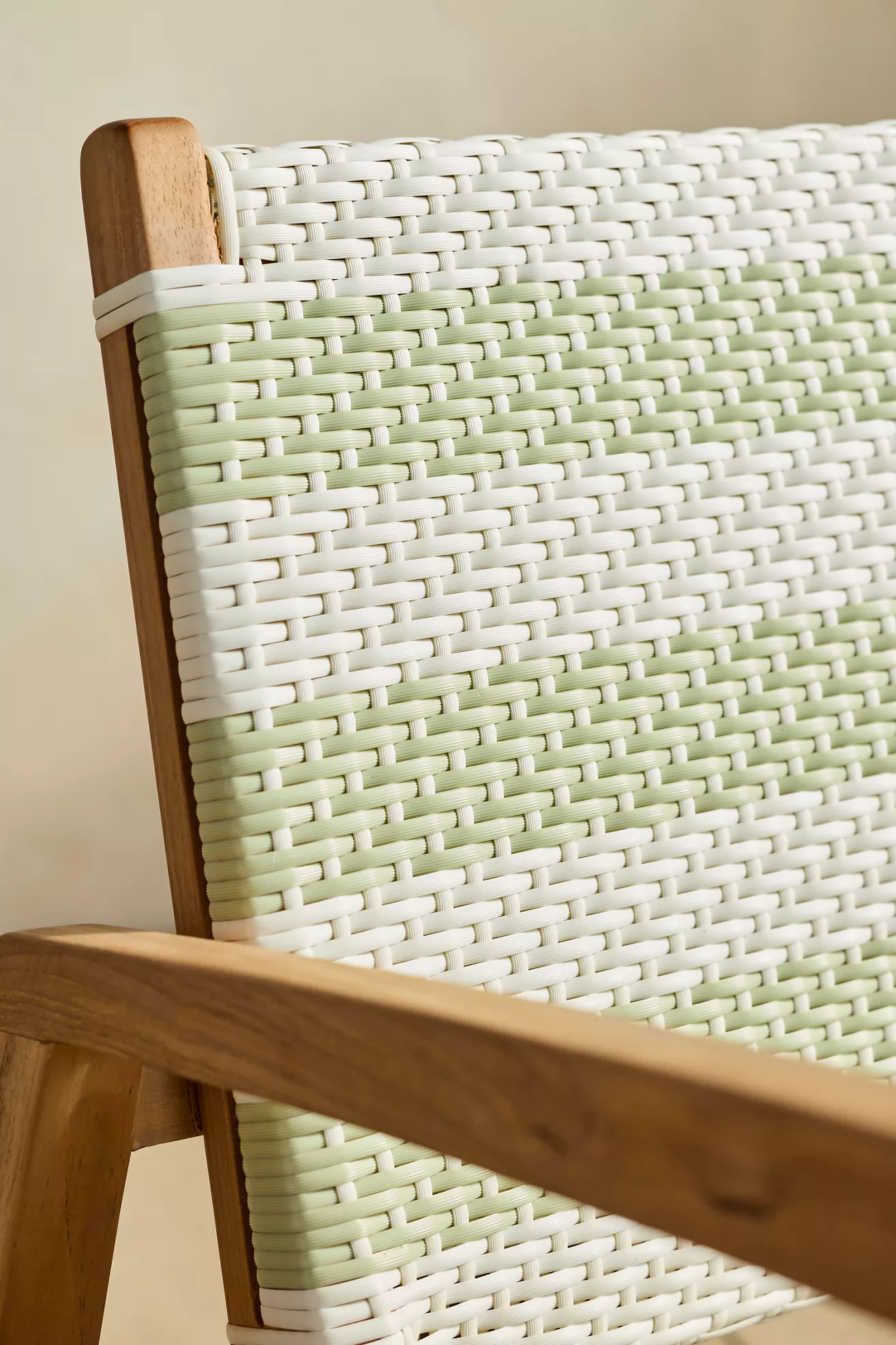 Close-up of the wicker weave and wooden corner of the lounge chair
