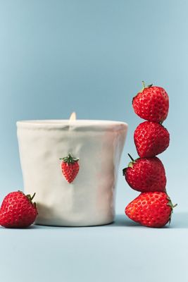 Bistro Strawberry Icon Ceramic Candle