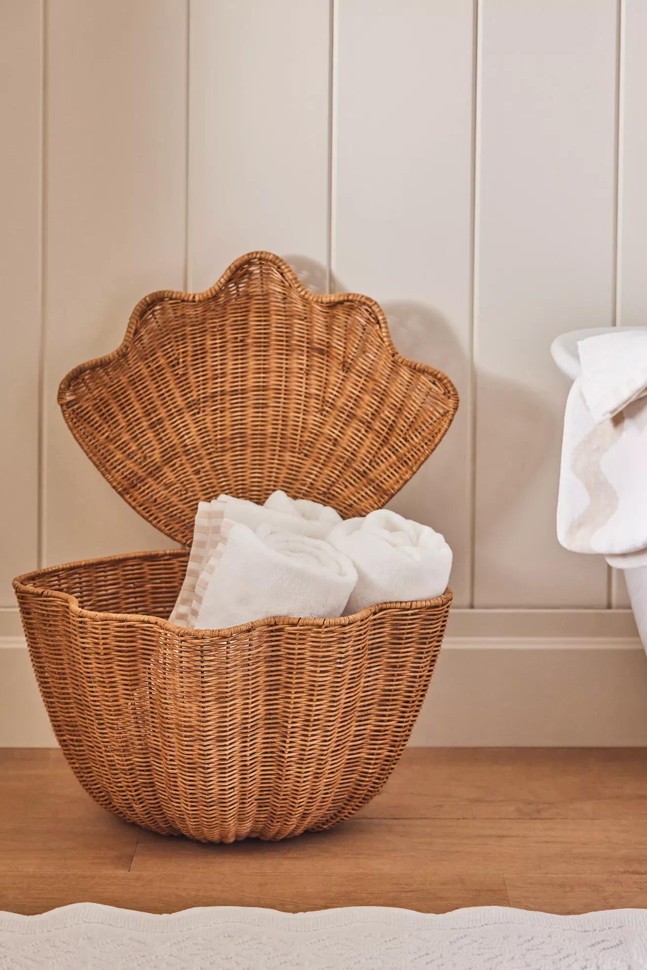Shell Wicker Woven Basket with Hinged Lid