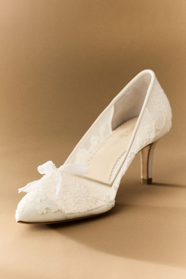 Bella Belle 刺繍ストラップパンプス Bella Belle Floral Lace Embroidered Kitten Heels | Anthropologie