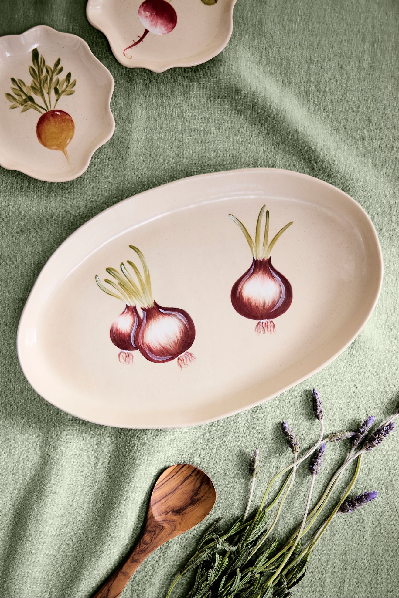 Red Onion Stoneware Serving Platter - Light Sand, One Size