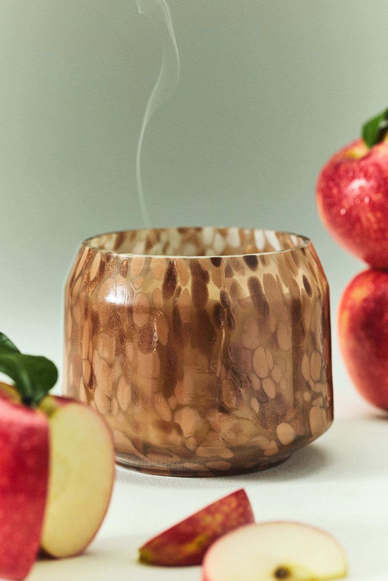 The Gather Candle by Anthropologie: Fruity Honeycrisp Oakwood - Honeycrisp Oakwood, M