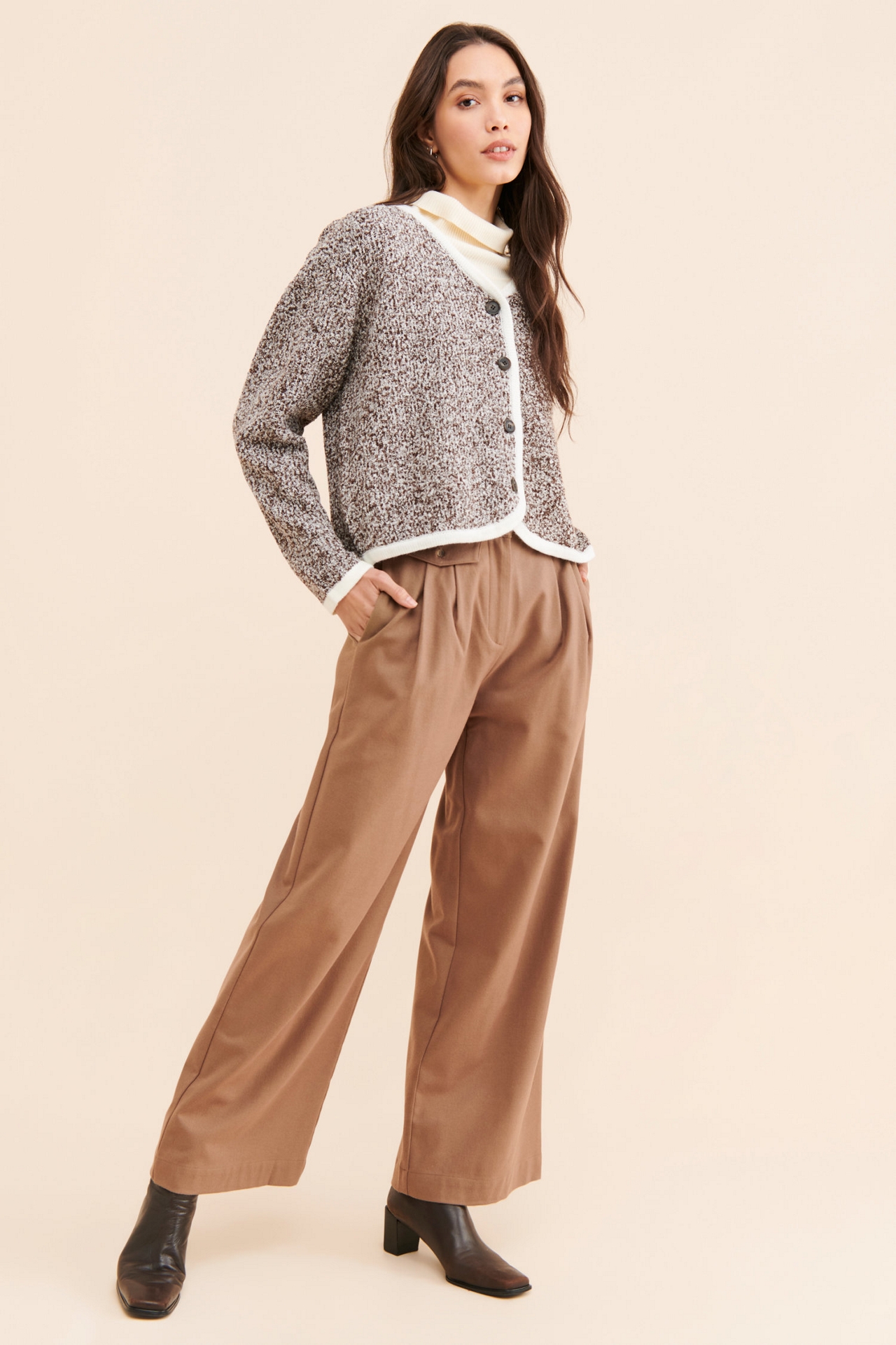 Flat White Sweater Lady Cardigan