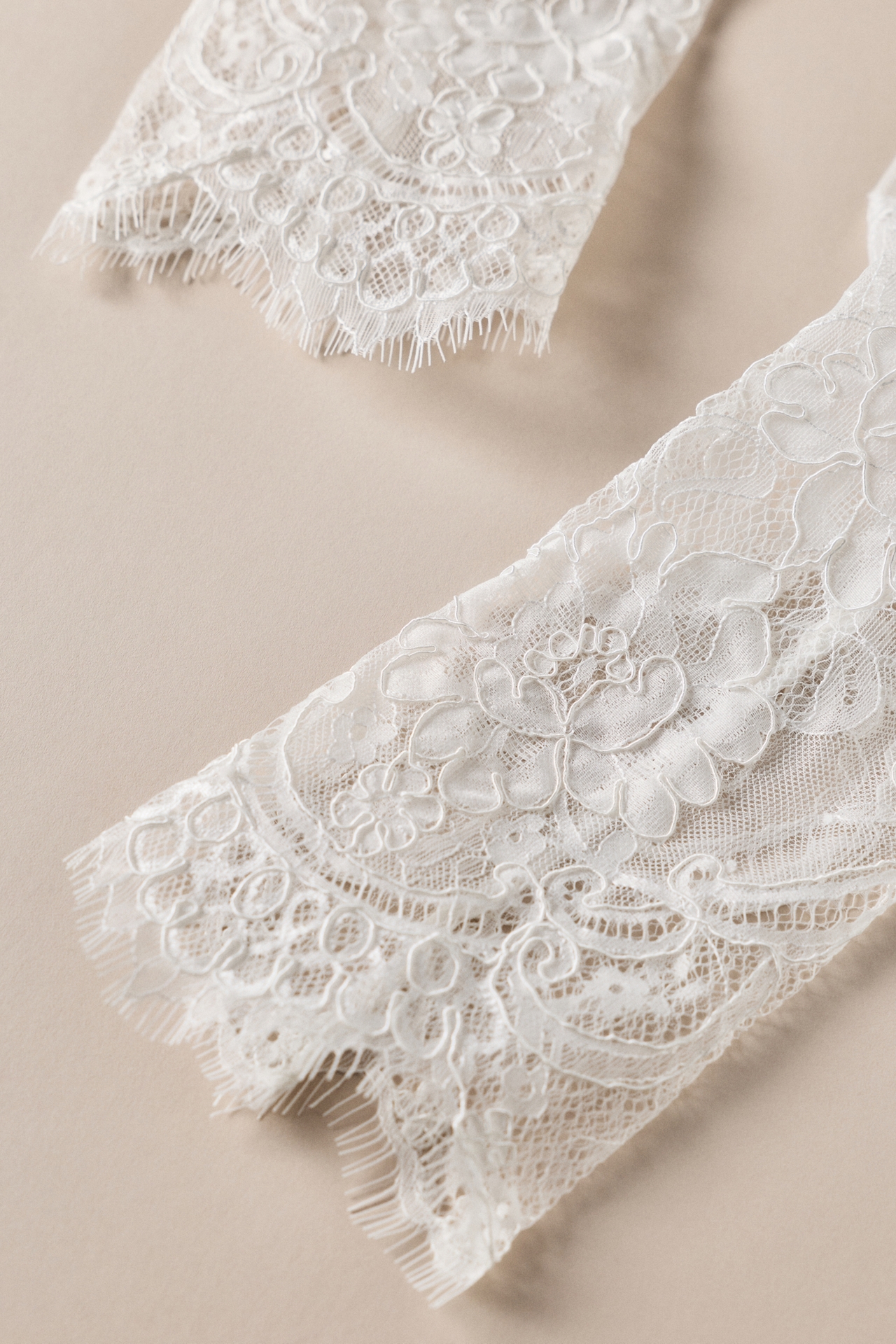 Untamed Petals Madeline Fingerless Lace Gloves