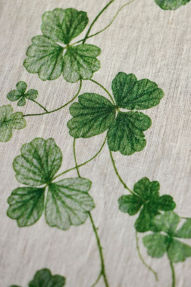 Clover Linen Tablecloth #1