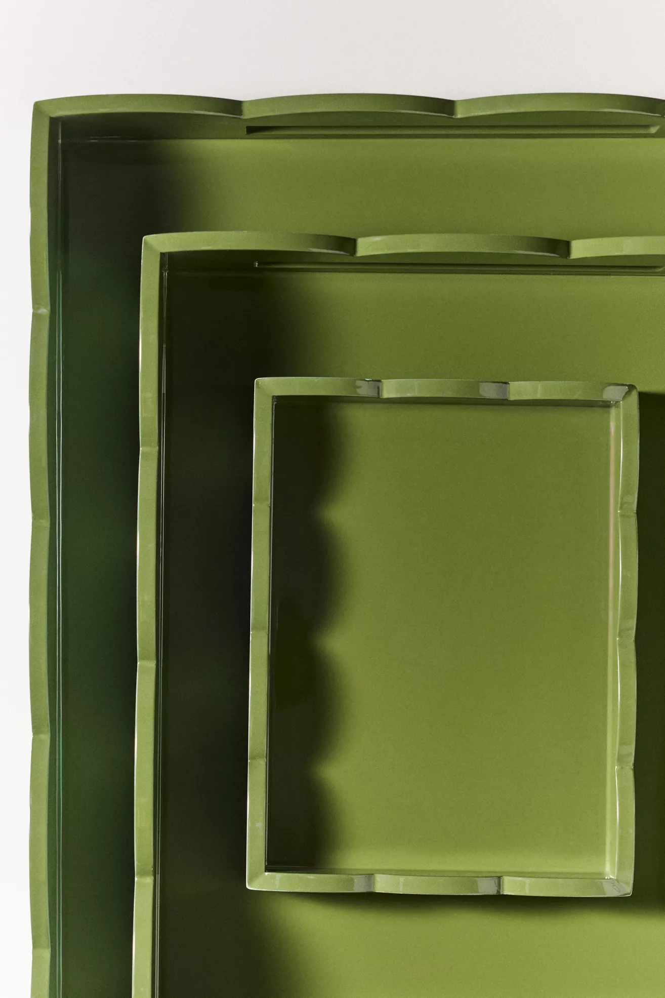 Addison Ross Two-Tone Small Scallop Lacquer Tray - thumbnail 8