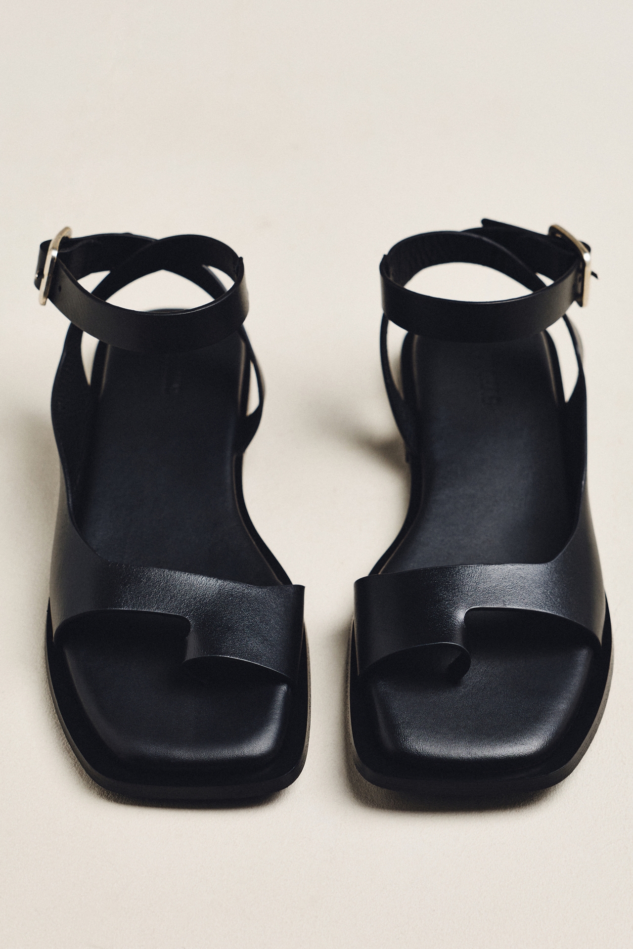 ALOHAS Tebas Ankle-Strap Sandals