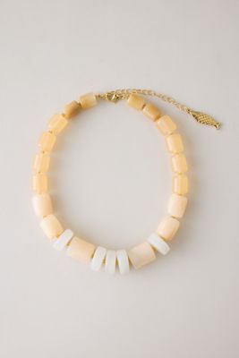 Collier de perles en résine épaisse