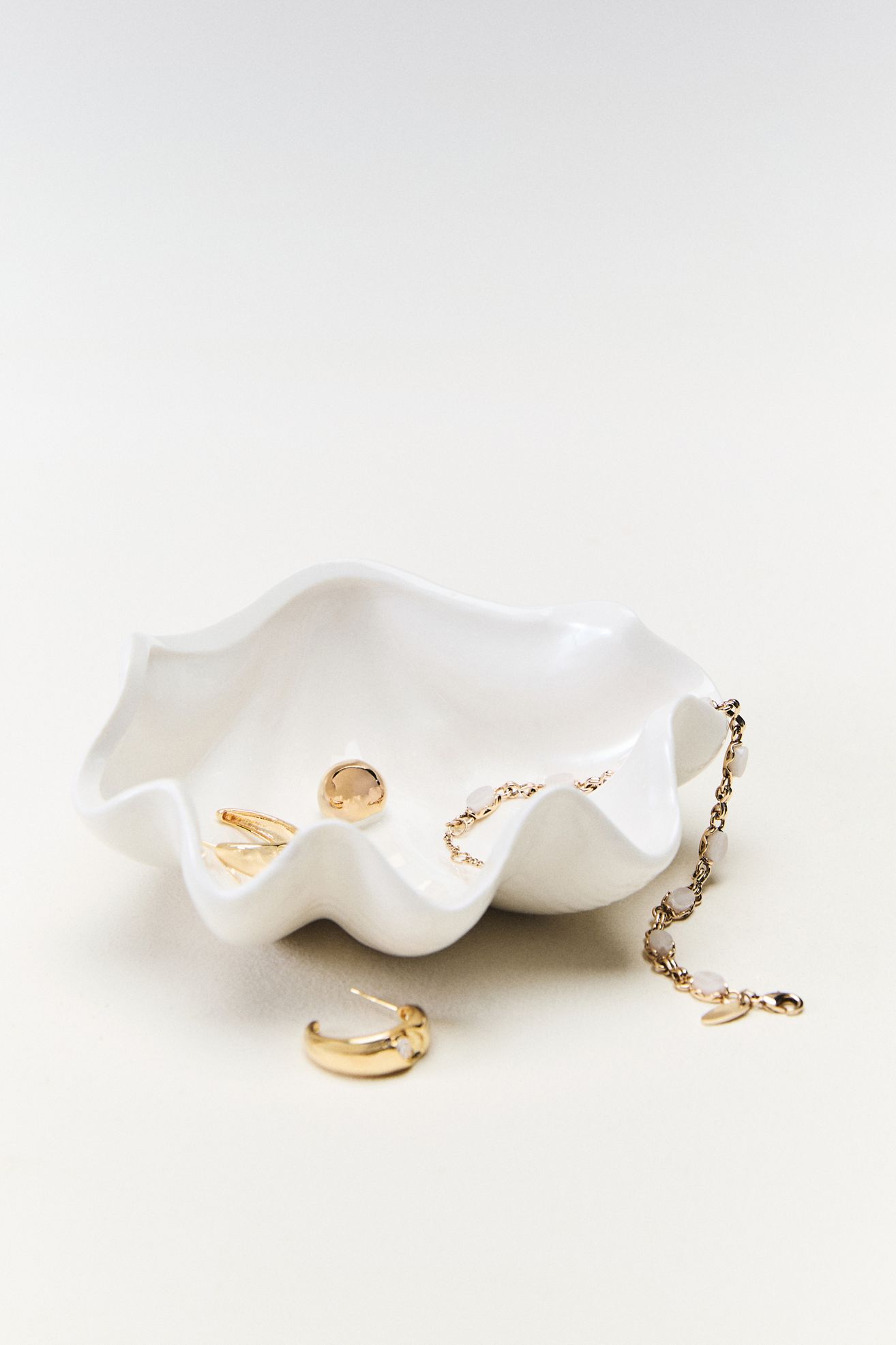 Shell and pearl trinket dish