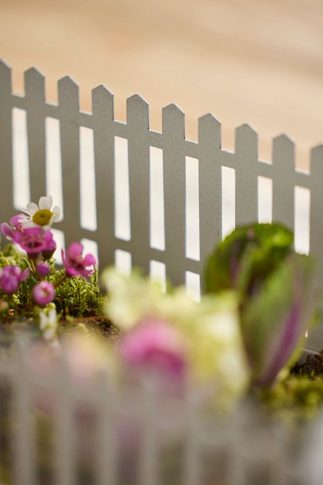 Concordville Spring Picket Fence Trough #1