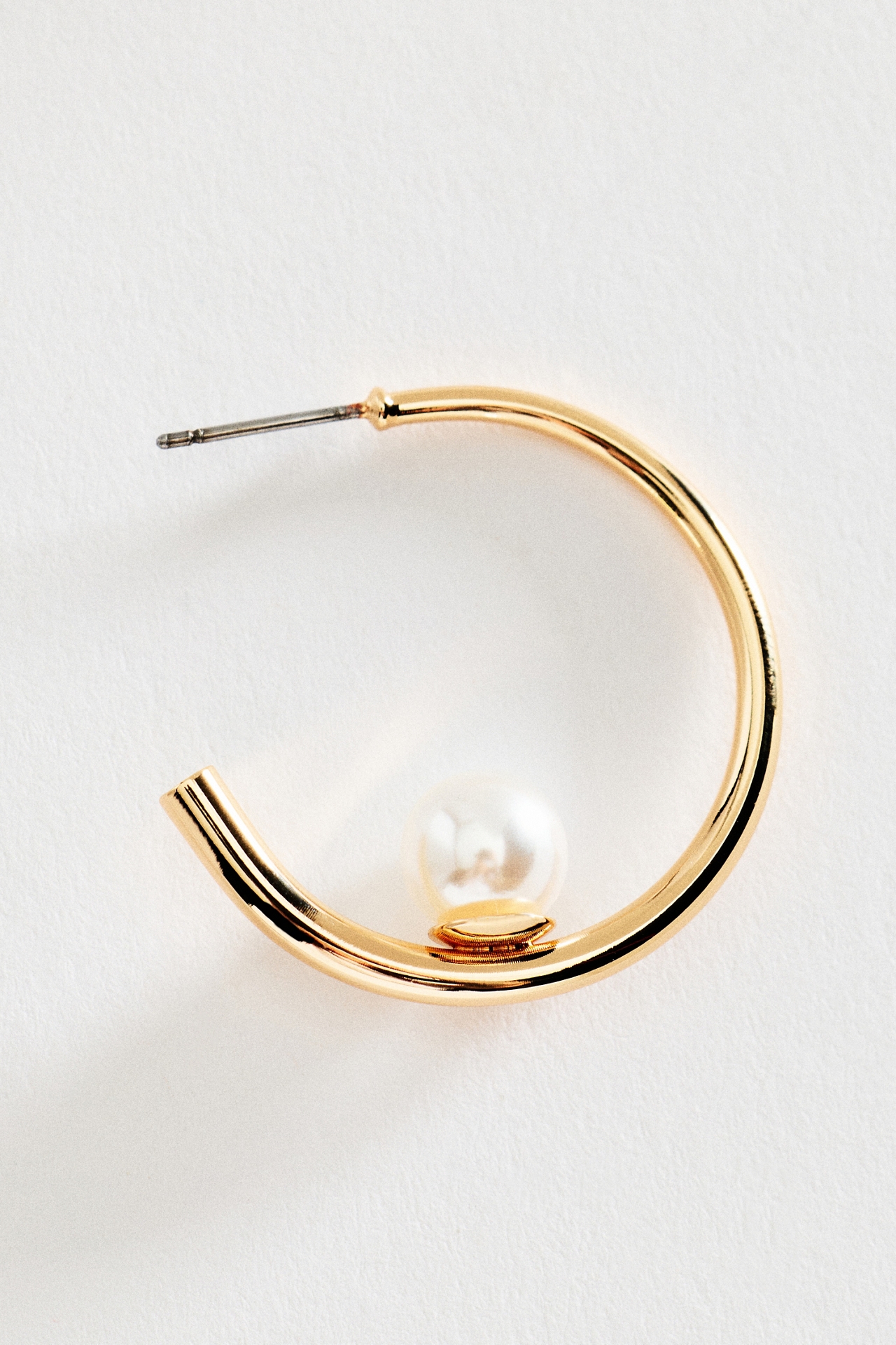 Resting Pearl Hoop Earrings