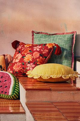 Cushions, Throw Pillows & Throw Blankets | Anthropologie UK