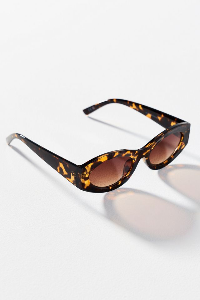 Oval Slim East-West Sunglasses | Anthropologie display picture 1