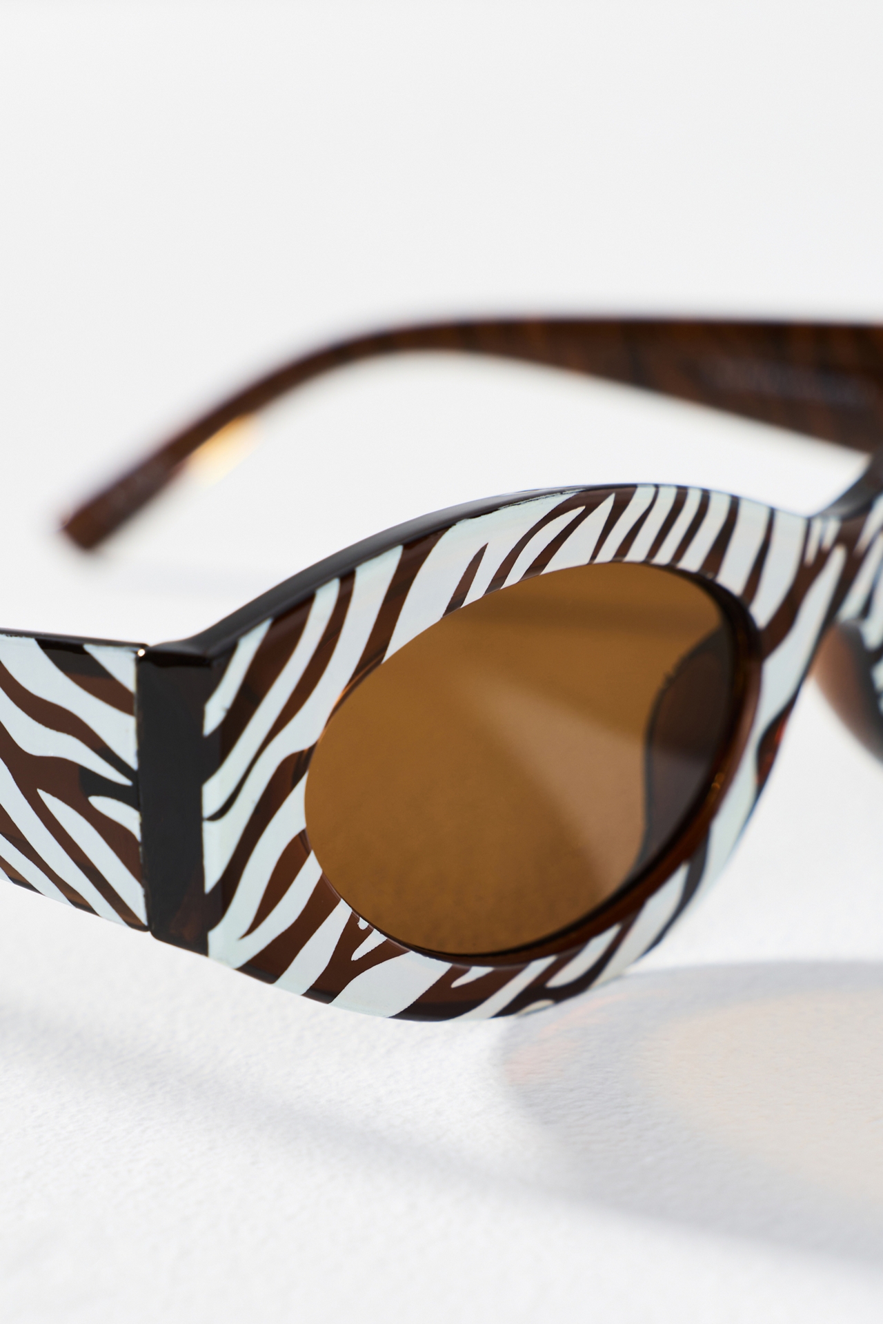 Oval Slim East-West Sunglasses