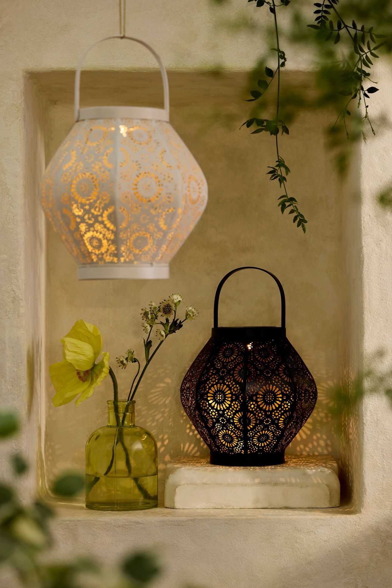 Perforated Daisy Solar Lantern - Black