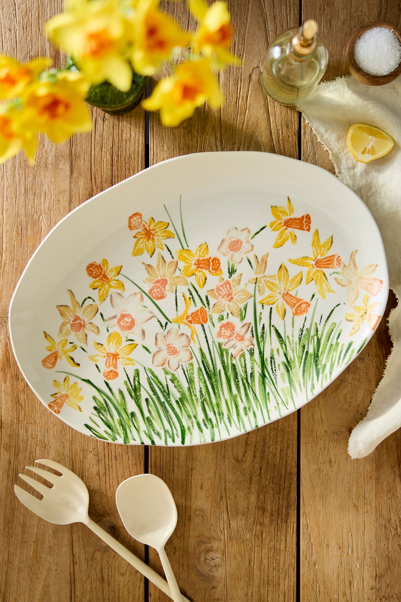 Daffodil Stoneware Serving Platter, Large - White, L