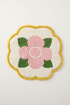 Flora Cotton Tufted Scallop Shaped Bath Mat