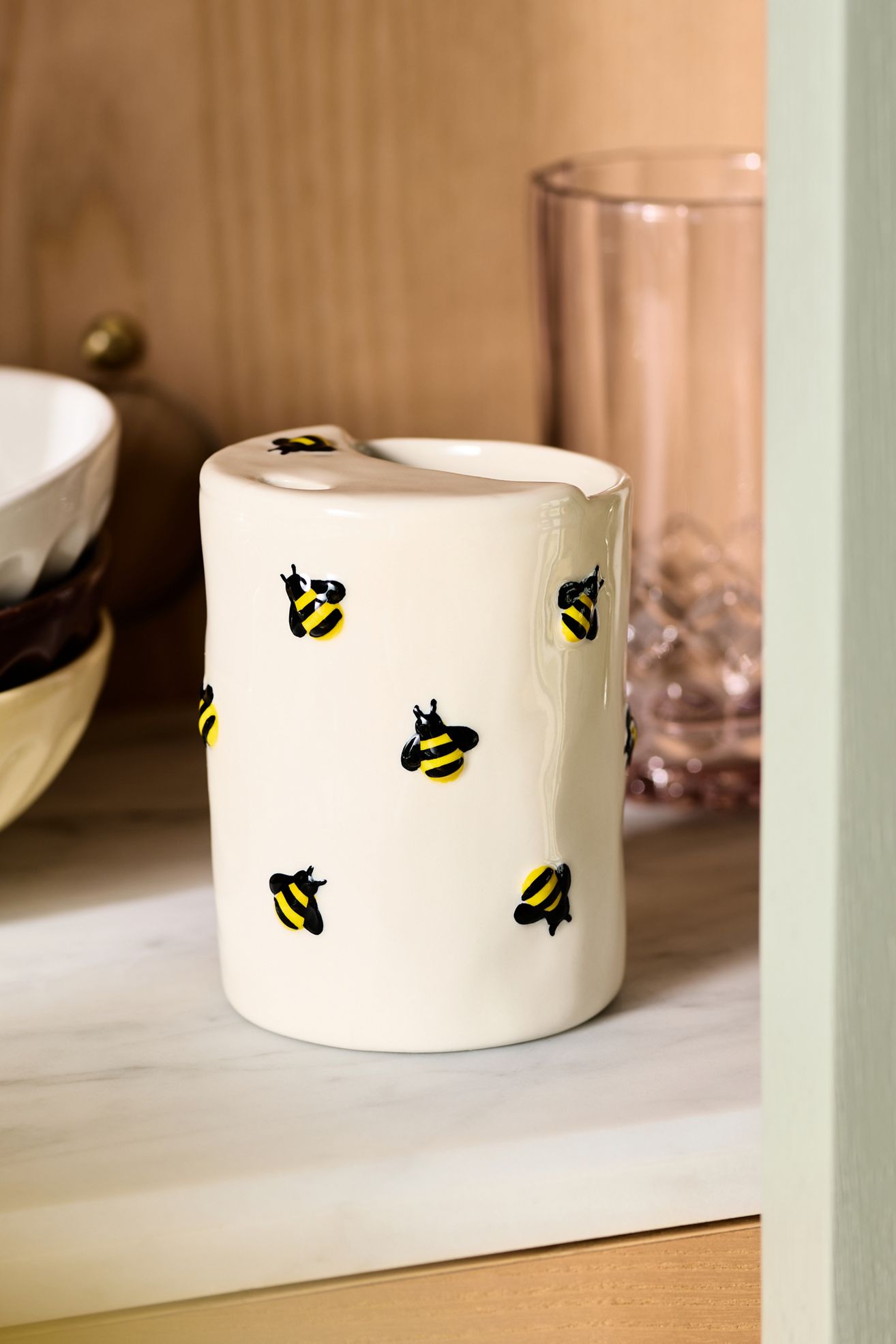 Porcelain Demi Sipper - Bee, One Size