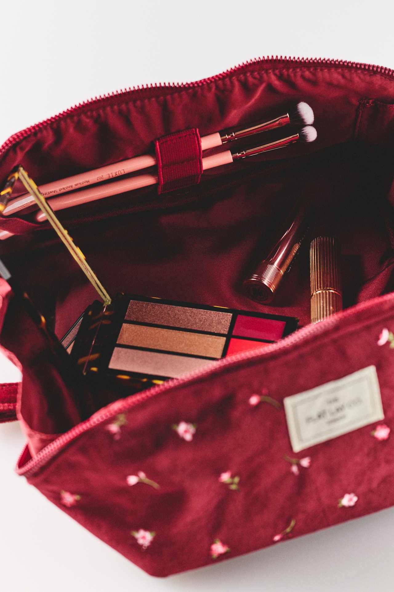 The Flat Lay Co. Marshmallow Makeup Box Bag